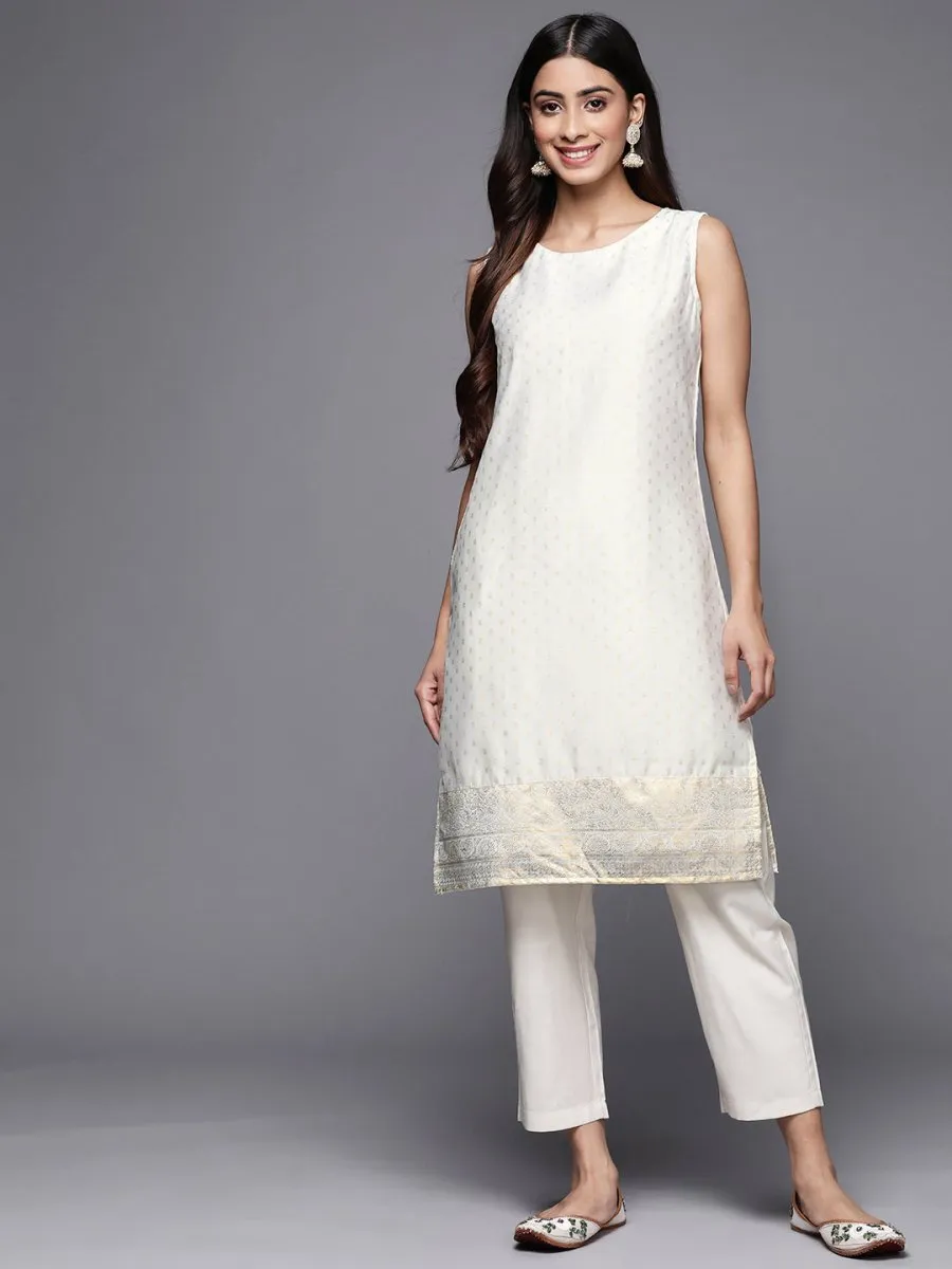 Ahalyaa Women Off White & Gold-Toned Geometric Printed Kurta