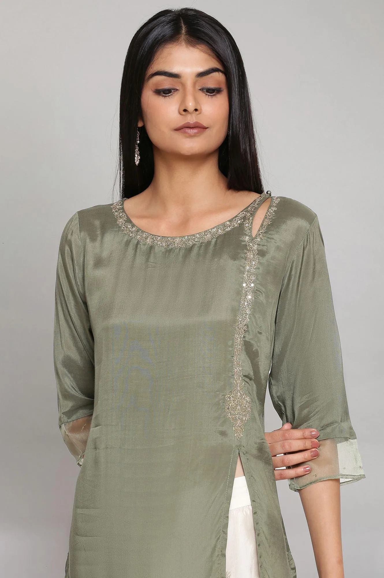 Green Embroidered kurta-Flared Pants Set