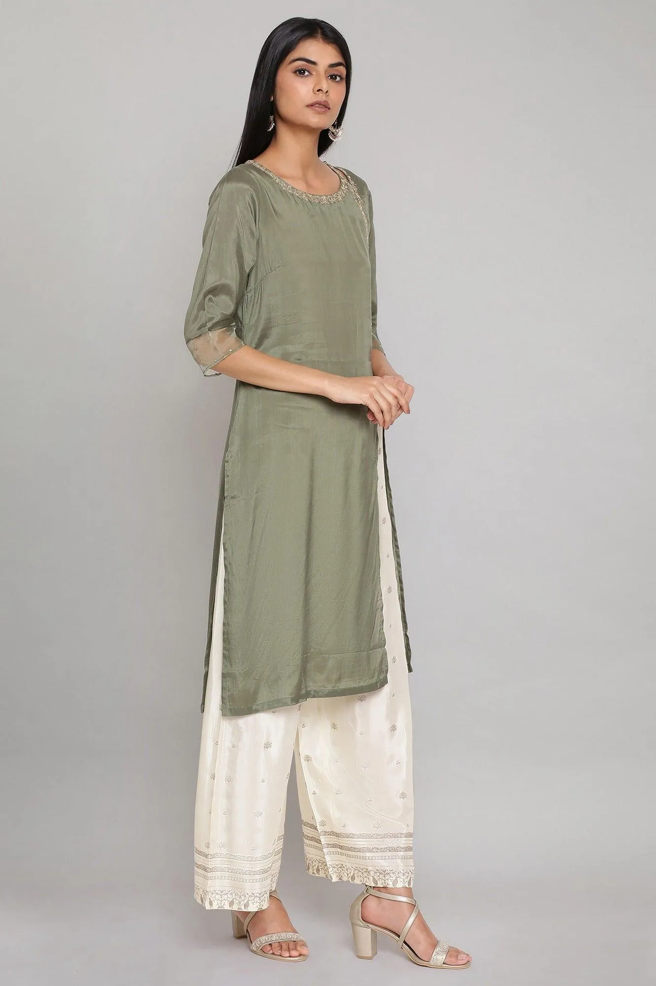 Green Embroidered kurta-Flared Pants Set